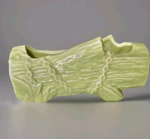 Jarrón de cerámica McCoy maceta de troncos pequeña, motivo de cadena de grano de madera verde de mediados de siglo  - Imagen 1 de 8