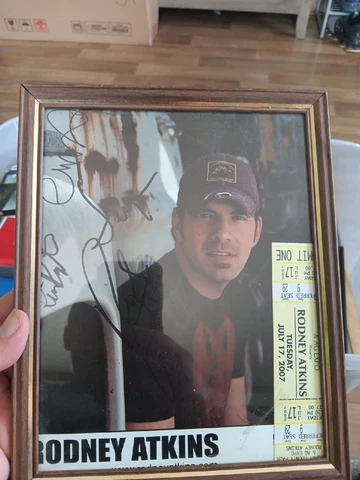 Rodney Atkins And 2 Other Band Members Autographs 8x10 Cover