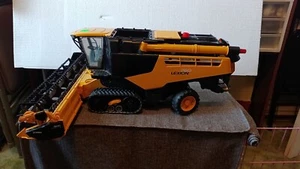 DIECAST/PLASTIC CLAAS LEXION 780 COMBINE W/ CLAAS 900 VARIO HEAD by BRUDER. READ - Picture 1 of 17