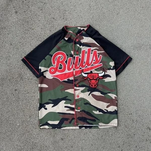 Vintage Y2K Chicago Bulls Camo Baseball Trikot Größe Small bestickt Spruch - Bild 1 von 6
