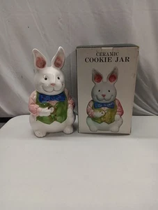 Vintage Keramik Hase mit Uhr Alice im Wunderland Motto Keksdose - Bild 1 von 12