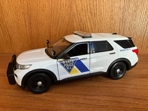Motormax New Jersey State Police 2022 Ford Police Interceptor Utility - Picture 1 of 7