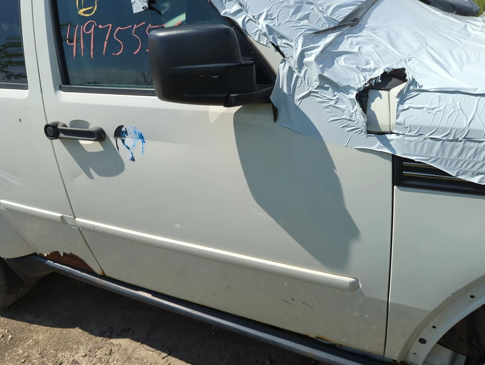 2007-2011 Dodge Nitro Passenger Front Door Oem ZBQ6L Foto 1 de 1