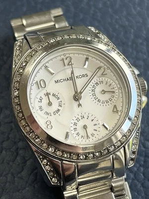 Michael Kors MK5612 Ladies Mini Blair Quarz Watch with Spare Links - Image 1 of 4