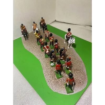 Diorama de soldados de juguete de metal de los Highlanders, Beefeaters Guard & Grenadier de Gran Bretaña Foto 1 de 4