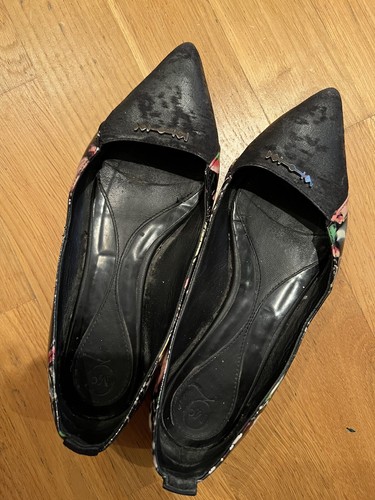 Alexander McQueen decolte nere floreali 37