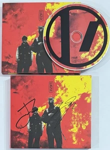 FIRMATO Twenty One 21 Pilots Clancy Cover Giacca Autografo & CD BAS Beckett COA - Foto 1 di 3