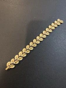 Vintage CROWN TRIFARI Gold tone Engraved Faux Pearls Leaves Links Bracelet - Picture 1 of 6
