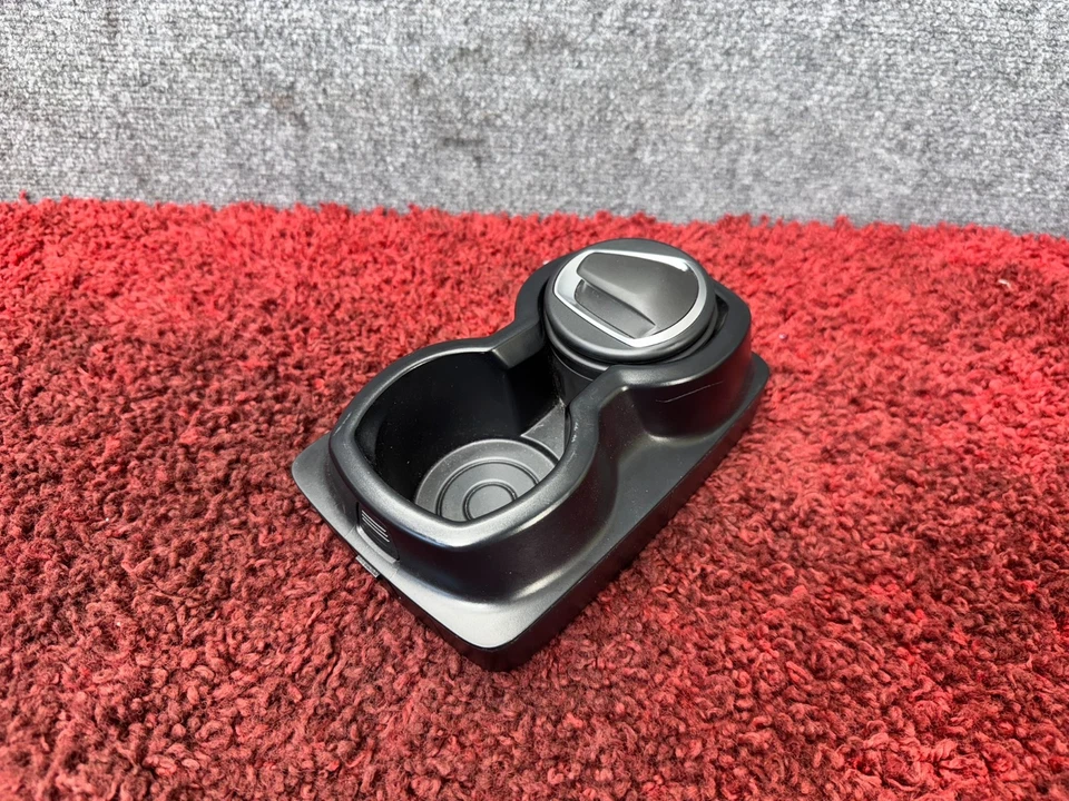 Portavasos consola central trasera BMW 2014-2021 F22 F23 OEM 28K Foto 1 de 4