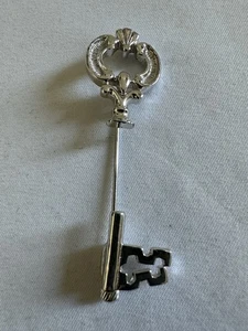 Vintage Stecknadel silberfarben Avon ungewöhnlicher Skelett Schlüssel 2 Teil 2 1/4" - Bild 1 von 8