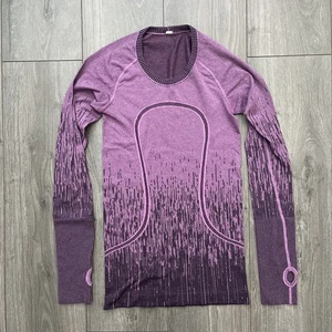 Lululemon Swiftly Tech Langarmshirt in Größe 4 (XS) lila Daumenlöcher - Bild 1 von 10