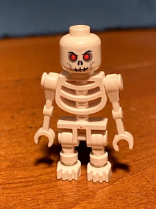 LEGO Fantasy Era Castle - White Skeleton Warrior 3 Minifigure (CAS329 / 7092) - Picture 1 of 5