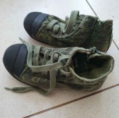 Botas altas caqui camufladas para niños talla bebé 10 Foto 1 de 4