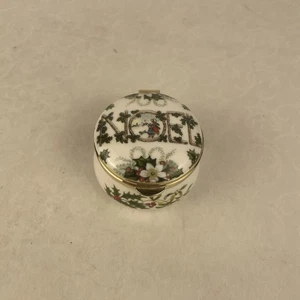 Eximious Trinket Box England Christmas Noel Holly Berry Porcelain Round Pillbox - Picture 1 of 12