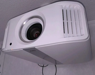 JVC DLA-NP5W Beamer Weiß 4k HDR - Bild 1 von 4