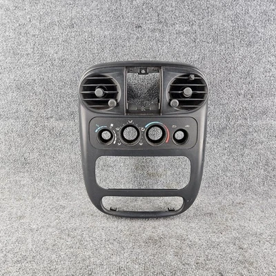 2001 - 2005 年克莱斯勒 PT Cruiser Center Radio Dash 气候控制挡板黑色原始设备制造商 — 第 1/4 张图片