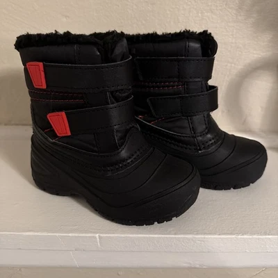 Botas de inverno infantis Wonder Nation preto/vermelho tamanho 8 - Imagem 1 de 4