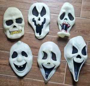 Lotto 6 MASCHERE VINTAGE SCREAM GHOSTFACE HALLOWEEN - Foto 1 di 15