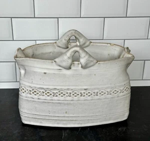 Fioriera ceramica da studio bordo cinto ovale panna firmata "Leech" - Foto 1 di 8