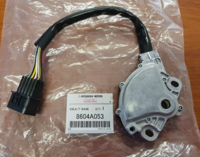 MITSUBISHI Genuine Montero Pajero Neutral Safety Switch 8604A053 - Imagem 1 de 3