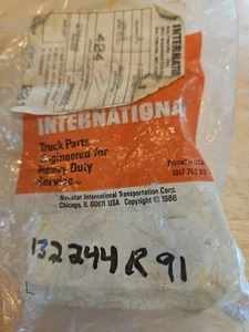 132244R91 Genuine INTERNATIONAL AIR PRESSURE SWITCH NIP - Picture 1 of 3