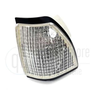 Indicatore di direzione anteriore sinistro bianco originale Audi 100 C2 NOS 431953049B - Immagine 1 di 4