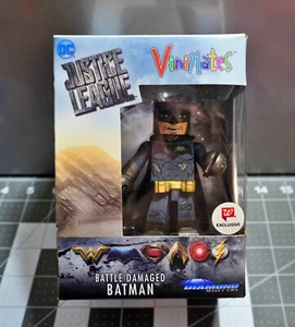 Vinimates DC Comics Justice League Battle Damaged Batman Vinyl Figur Walgreens - Bild 1 von 2