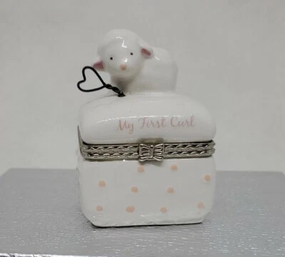 Фарфоровая квадратная коробка для безделушек на память откидная крышка для BABY MY FIRST CURL. - Изображение 1 из 4