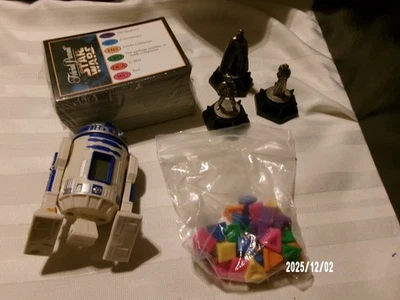 Trivial Pursuit Star Wars 1997 piezas de repuesto clásicas R2D2 Vader tarjetas instr Foto 1 de 3
