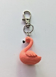 CORAL PINK FLAMNIGO - KEY CHAIN/ KEYRING / BAG CLIP -CLIP ON CHARM -NOVELTY GIFT - Picture 1 of 4