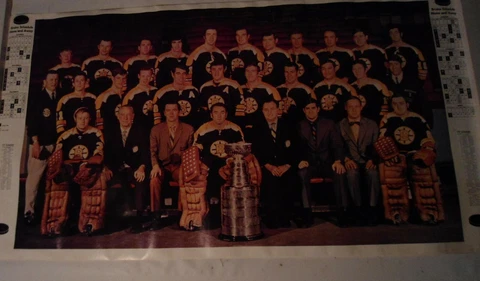 BOSTON BRUINS 1970  TEAM  PHOTO ORIGINAL STANLEY CUP  POSTER  WITH BOBBY ORR Cover
