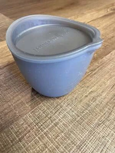 Pampered Chef Measuring Cup with Lid - Picture 1 of 3