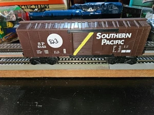 SOUTHERN PACIFIC BOX CAR, LIONEL, O GUAGE, EXCELLENT LN CONDITION - Picture 1 of 6