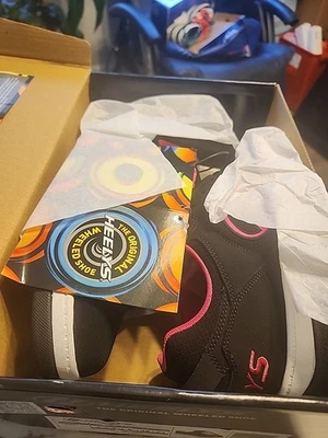 NUEVO Zapatos Heelys Voyager Negro Rosa Juvenil 6 Mujeres 7 Ruedas Foto 1 de 4