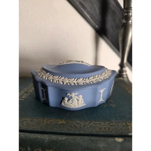 Wedgwood Blue Jasperware Trinket Box 4.5" Made in England Cherub Scene Vintage - Picture 1 of 10
