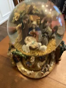 Kirkland Signature Musical Waterglobe W/ Revolving Base Silent Night 109619 - Picture 1 of 17