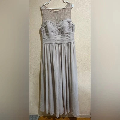 Vestido Eliza J beige encaje plisado MOB 14 Foto 1 de 4