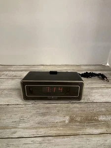 Vintage Digital Flip Number Alarm Clock, General Electric, Model 8132-K Works - Picture 1 of 5