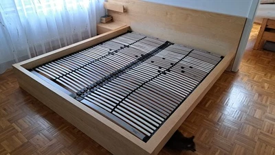 IKEA malm Bettgestell 180x200 mit zwei Lattenrosten und einem Nachttisch gebrauc - Bild 1 von 2