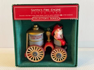 Hallmark Ornament 1985 Santa’s Fire Engine ~ Here Comes Santa Series #7/con caja - Imagen 1 de 5