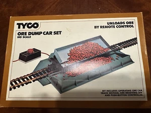 Tyco Trains HO Scale Ore Dump Car & Operating Crane Car with Boom Lot of 2 - Picture 1 of 4