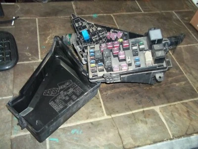 SUBARU TRIBECA 2006-2009 compartimento del motor relé de fusibles conjunto de bloque OEM Foto 1 de 4