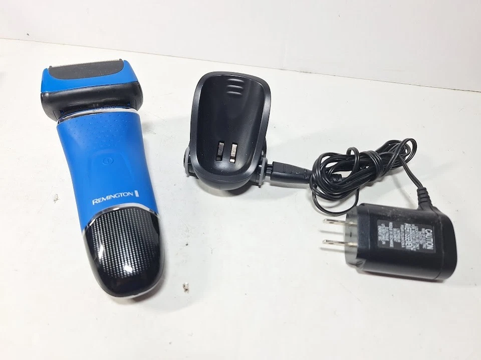 Remington Ultra-Close & Smooth Foil Shaver with Comfort Pivot Neck, Blue, XF5000 - Image 1 of 4