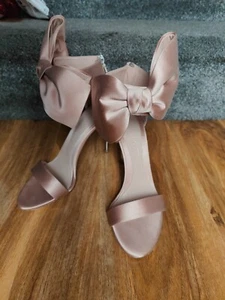 ALEXANDER MCQUEEN Satin Pin Heel Bow Sandals, size 7 UK / 40 EU RRP £690 - Picture 1 of 14