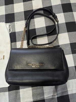 BOLSO DE MANO BRUNO MAGLI NEGRO HECHO EN ITALIA HERRAJES TONO DORADO Foto 1 de 4