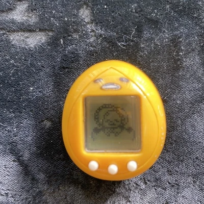 Tamagotchi  2018 Virtual Pet Game Used Tested Works - Image 1 of 2