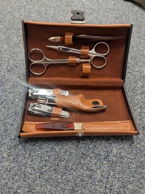 Juego de pedicura/manicura cortaúñas limpiador kit de aseo de cutículas estuche Foto 1 de 2