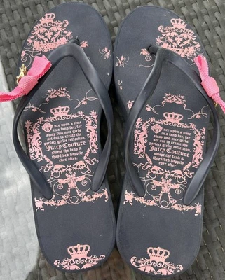 Sandalias Chanclas Carmen Juicy Couture De Colección Negro Rosa Caliente Cuento de Hadas 9.5 Foto 1 de 4