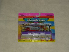 1995 GALOOB MICRO MACHINES 75108 HOOK & LADDER FIRE TRUCK W/RESCURE TEAM MISP