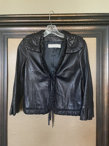 Valentino giacca crop in pelle nera con finiture arricciate taglia 2